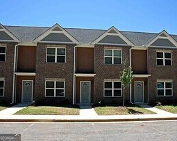 1350 Binghampton Cir in Bogart, GA - Building Photo