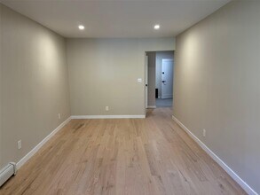 22-56 Steinway St in Queens, NY - Building Photo - Building Photo