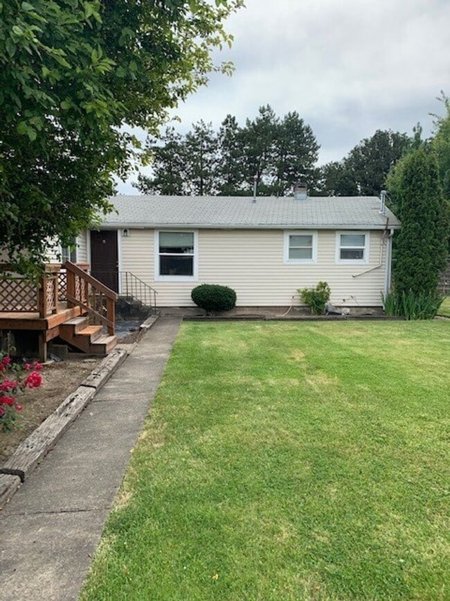 property at 4925 SE 3rd St