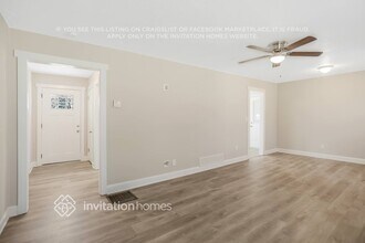 883 Meadow Rock Dr in Stone Mountain, GA - Foto de edificio - Building Photo