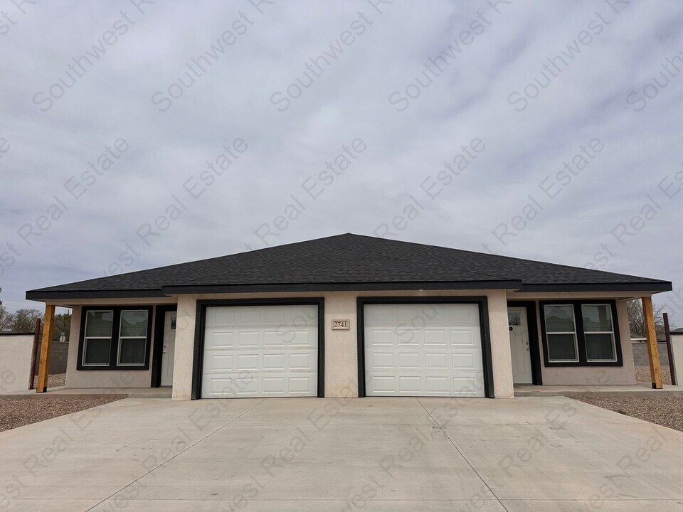2741 Aldrich Rd-Unit -B in Cannon Air Force Base, NM - Building Photo