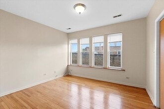 7443 S Jeffery Blvd in Chicago, IL - Building Photo - Building Photo