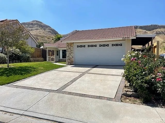 15223 Poppy Meadow St in Santa Clarita, CA - Building Photo - Building Photo