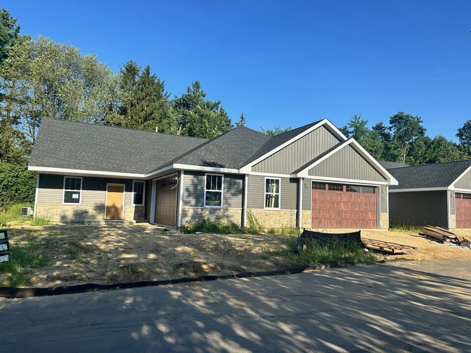 3480 N Bell School Rd in Rockford, IL - Building Photo