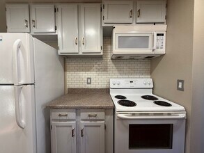 6916 SW 104th Ave in Beaverton, OR - Building Photo - Building Photo