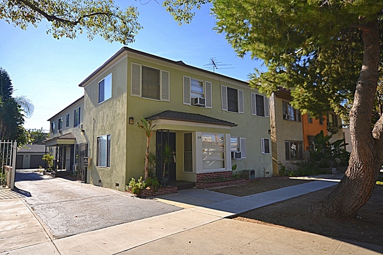 214 E Lomita Ave in Glendale, CA - Building Photo