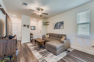 7113 Terrazzo Cottage Ln in Austin, TX - Building Photo - Building Photo
