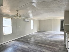 16815 W Alderson in Montgomery, TX - Foto de edificio - Building Photo