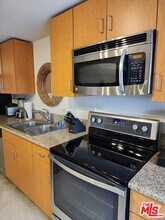 711 S Olive St in Los Angeles, CA - Building Photo - Building Photo