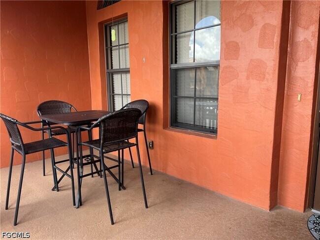 11875 Izarra Way in Ft. Myers, FL - Building Photo - Building Photo