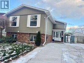 3816 Panama Ct in Niagara Falls, ON - Building Photo