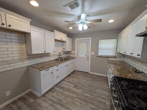 310 Camellia Ave in Orange, TX - Building Photo - Building Photo