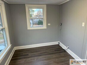 107 Parkway Ave in Trenton, NJ - Foto de edificio - Building Photo