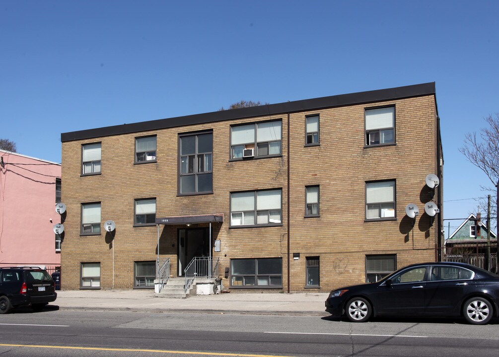 1059 Weston Rd in Toronto, ON - Building Photo