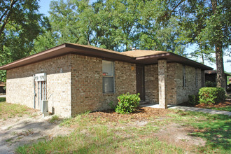 Hammock Oaks Apartments in Newberry, FL - Building Photo - Building Photo