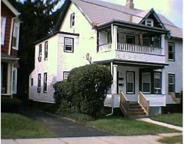 33 Crescent Pl in Middletown, NY - Building Photo