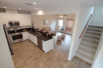 2201 Naomi St in Houston, TX - Building Photo - Building Photo
