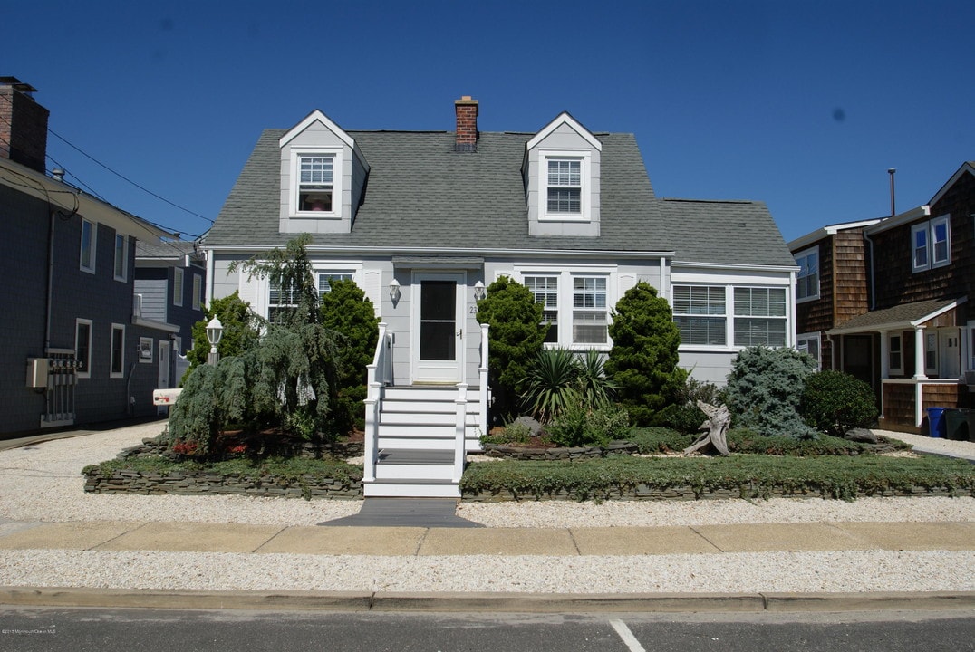 23 Bond Ave in Lavallette, NJ - Building Photo