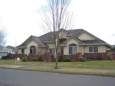 property at 1445 Arcadia Dr