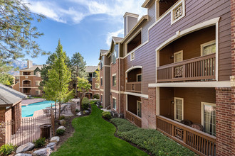 Pinnacle Highland Apartments in Cottonwood Heights, UT - Foto de edificio - Building Photo