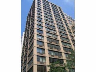 301 E 45th St-Unit -20A in New York, NY - Building Photo