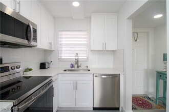 190 Turtle Lake Ct in Naples, FL - Building Photo - Building Photo