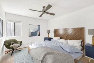 5807 Laurel Canyon Blvd in Los Angeles, CA - Building Photo