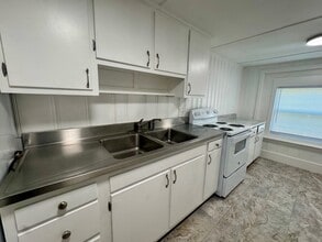 16 Maple St, Unit 16 in Concord, NH - Building Photo - Building Photo
