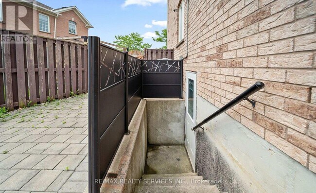 14 Saddleback Square in Brampton, ON - Building Photo - Building Photo