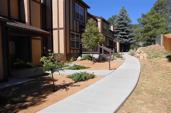 Aspen Shadows Townhomes in Flagstaff, AZ - Building Photo