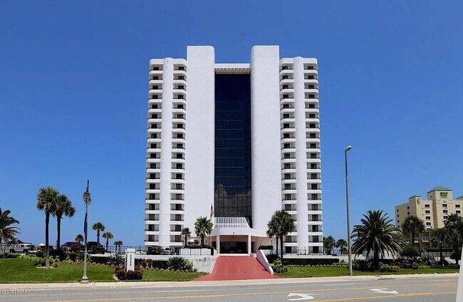 2555 S Atlantic Ave in Daytona Beach Shores, FL - Building Photo - Building Photo