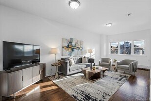 953A E 217th St in Bronx, NY - Building Photo