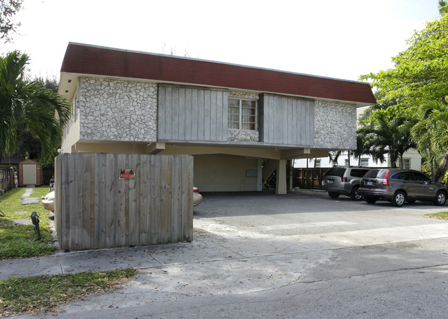 666 NE 122nd St in Miami, FL - Foto de edificio - Building Photo