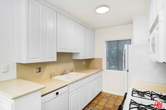 16169 Sunset Blvd in Los Angeles, CA - Building Photo - Building Photo