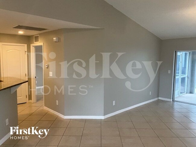 2725 NE 20th Pl, Unit 5S in Cape Coral, FL - Foto de edificio - Building Photo