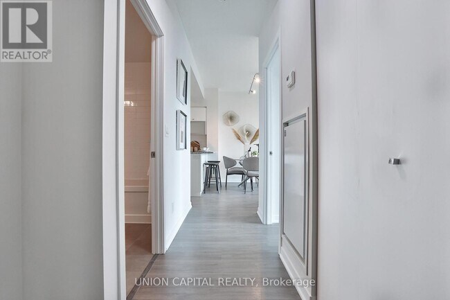 150-2150 E Liberty St in Toronto, ON - Building Photo - Building Photo