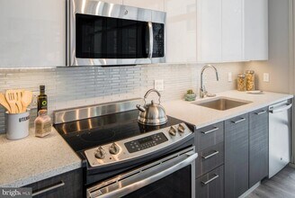 1213 Walnut St in Philadelphia, PA - Building Photo - Building Photo