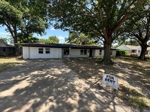 618 Kingston Dr in Irving, TX - Building Photo - Building Photo