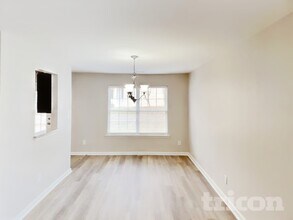 301 Bedford Park Dr in Winston-Salem, NC - Foto de edificio - Building Photo