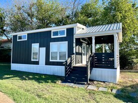 1112 Jeremiah Trail in Azle, TX - Building Photo