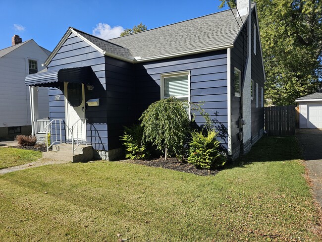 1740 Fairmount Pky in Erie, PA - Building Photo - Building Photo