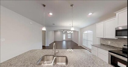 1828 T H Johnson Dr in Taylor, TX - Building Photo - Building Photo