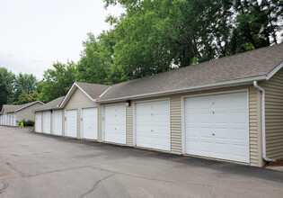 Oak Hills Manor - Ages 55+ in Circle Pines, MN - Building Photo - Building Photo