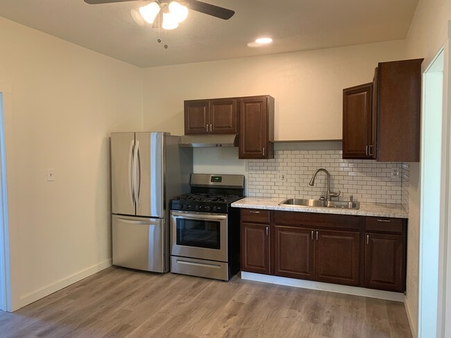 639 16th St, Unit 3 in Eureka, CA - Foto de edificio - Building Photo