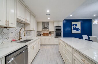 2222 Potomac Dr in Houston, TX - Building Photo - Building Photo