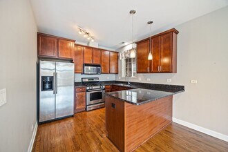 4968 N Milwaukee Ave in Chicago, IL - Building Photo - Building Photo