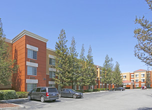 Furnished Studio - San Jose in San Jose, CA - Foto de edificio - Building Photo