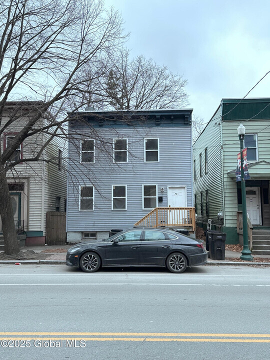 741 Burden Ave-Unit -2 in Troy, NY - Building Photo