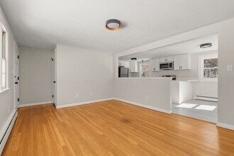 41 Scadding St, Unit 2 in Taunton, MA - Building Photo - Building Photo