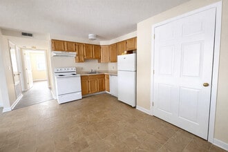 Hickory Hill Estates in East Aurora, NY - Foto de edificio - Building Photo